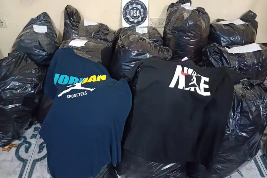 OPERATIVO. La PSA secuestró casi 5.000 prendas falsificadas para venta al por mayor en 