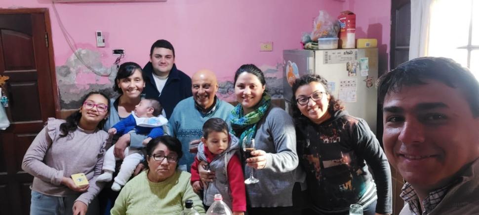 EN FAMILIA. María Josefina Moreira con su esposo y sus cinco hijos.  