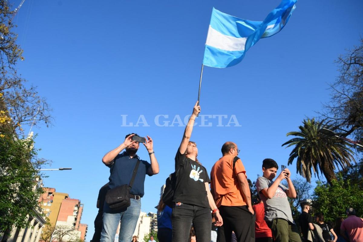 Seguidores de Javier Milei asisten al acto en Tucumán / Foto de LA GACETA por Diego Aráoz