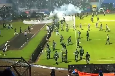 Ascienden a 174 los muertos por los disturbios en un partido de fútbol en Indonesia