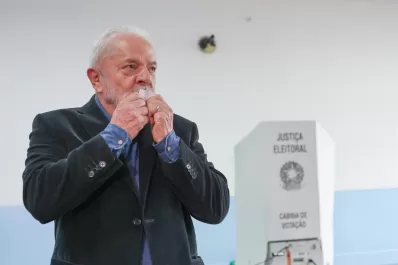 Aseguran que Lula tiene la laringe normal tras la cirugía del mes pasado