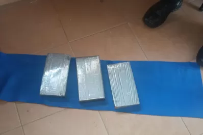 Madre e hijo trasladaban adosados a sus cuerpos seis kilos de cocaína
