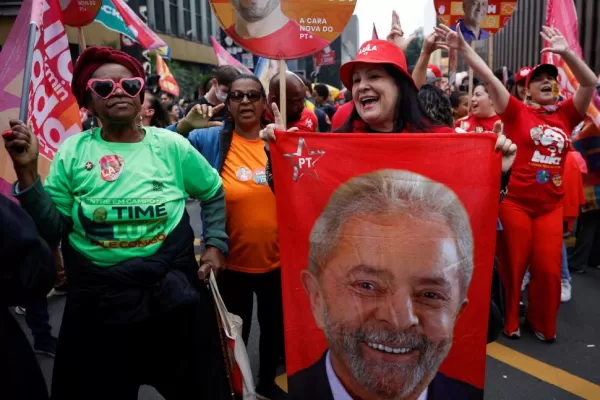 Elecciones en Brasil: Lula da Silva alcanzaría entre un 50% y 51% de los votos
