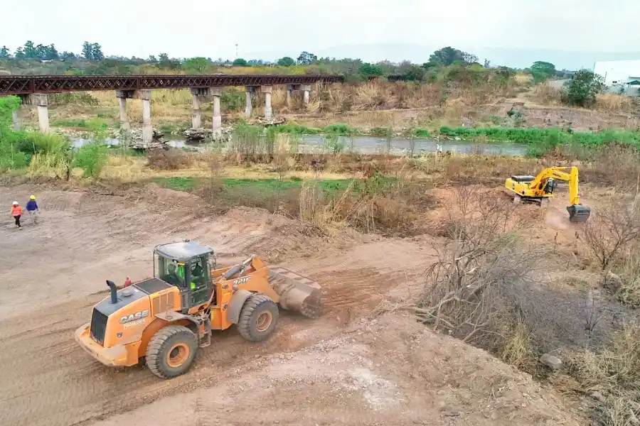 EN OBRAS. Ya comenzaron a trabajar en la recuperación del puente Río Salí / Foto de Trenes Argentinos