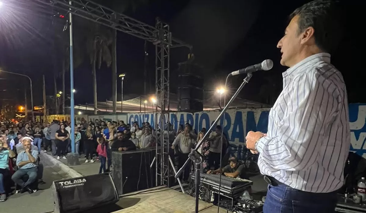 DISCURSO. El diputado Roberto Sánchez (UCR) encabezó un acto en Leales, donde insistió en que está preparado para liderar la transformación de Tucumán.
