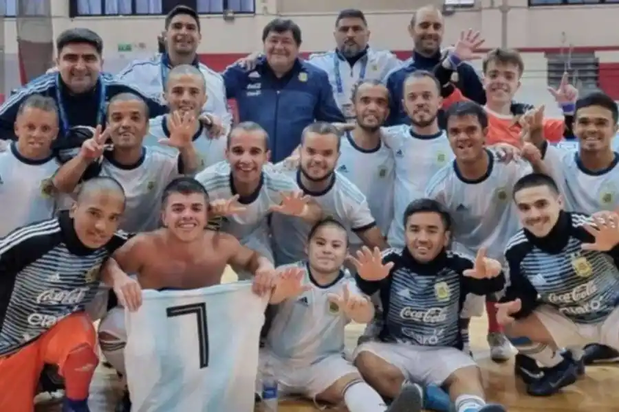 El capitán Decano se sumó a la movida para ayudar a la Selección Argentina de talla baja