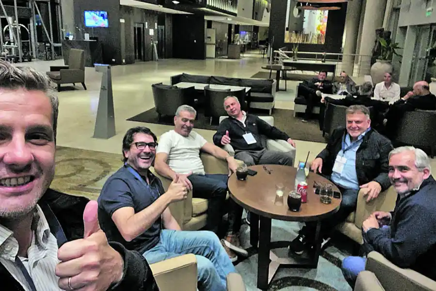 Sonrisas para las fotos; problemas capitales