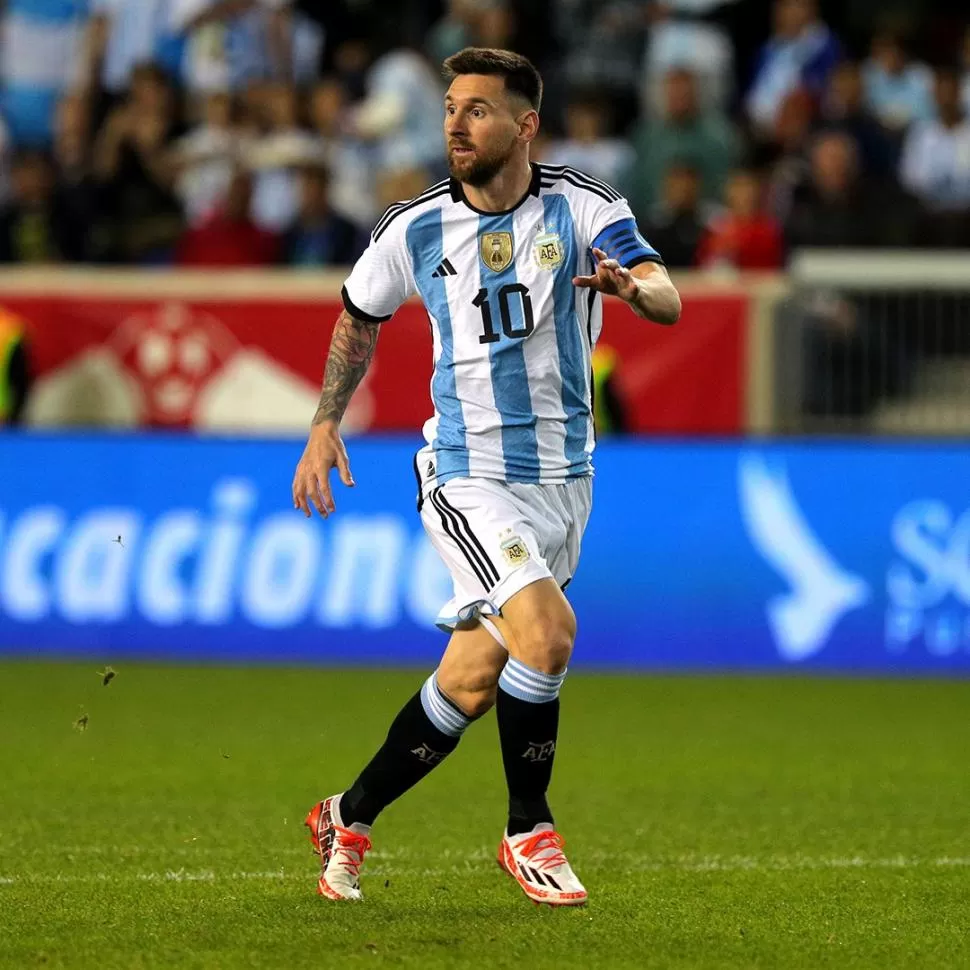 QUERIDO. Messi llega a Qatar más apoyado por el público argentino que nunca. twitter @Argentina