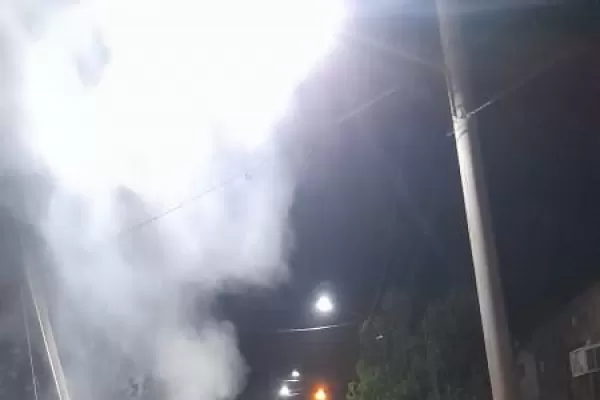 Buscan a la mujer acusada de incendiar el auto de un amigo