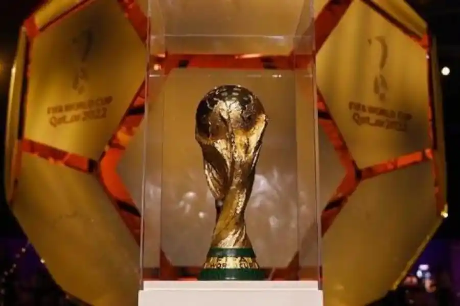 VALIOSA. La actual Copa del Mundo pesa más de seis kilos, cinco de los cuales son de oro macizo.
