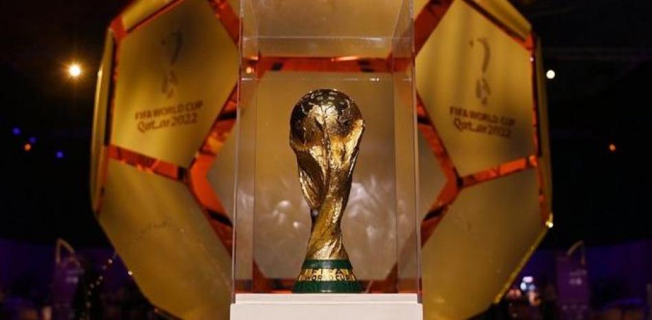 VALIOSA. La actual Copa del Mundo pesa más de seis kilos, cinco de los cuales son de oro macizo.