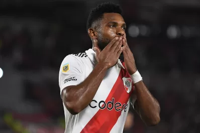 River goleó a Estudiantes y sueña con pelear el campeonato