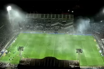 Se suspendió Gimnasia-Boca por incidentes fuera del estadio