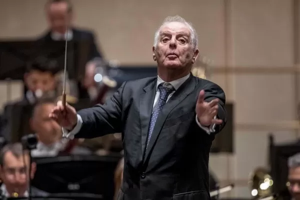 Daniel Barenboim se aleja de la dirección