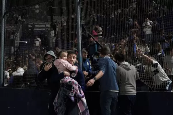 Gimnasia-Boca: fue con su hija y sufrió un paro cardíaco, ¿quién es el hincha que murió en El Bosque?