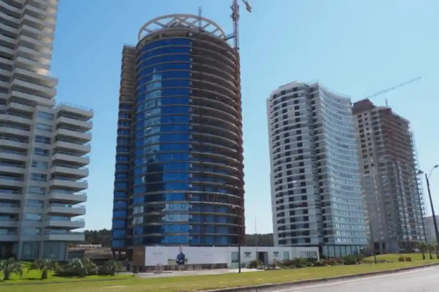 De la mano de un tucumano, se inaugura la Torre Trump en Punta del Este