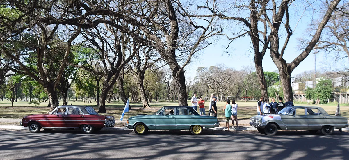 Los fanáticos del Ford Falcon llenaron Tucumán de anécdotas y colores