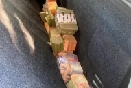 Detuvieron a un hombre que viajaba con más de $ 24 millones escondidos debajo de los asientos