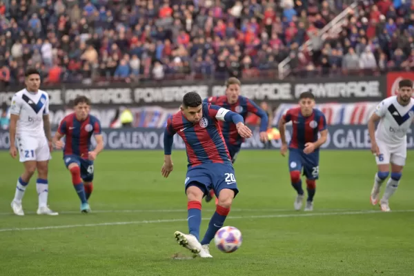San Lorenzo venció a Vélez sobre el final del partido, con un gol de penal de Ortigoza