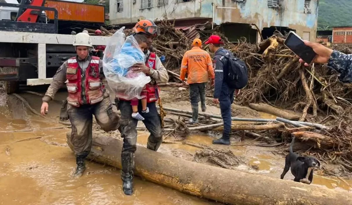 DESASTRE NATURAL. Un río causó un desmoronamiento que dejó al menos 22 muertos y 52 desaparecidos en Venezuela.