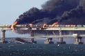 Video: Así fue la explosión que destruyó parte del puente de Crimea, la obra preciada de Putin