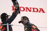 Con una victoria en un desvirtuado y confuso GP de Japón, Verstappen se coronó campeón de la F1