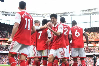 Arsenal le ganó un partidazo a Liverpool y quedó como puntero de la Premier League