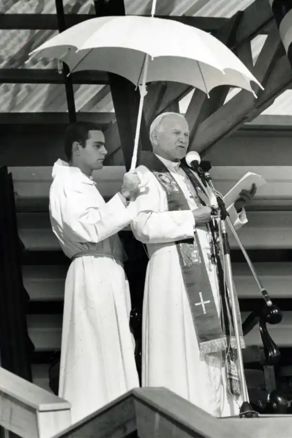 EL PAPA EN TUCUMÁN. Juan Pablo II dio misa en el aeropuerto, en abril de 1987. 