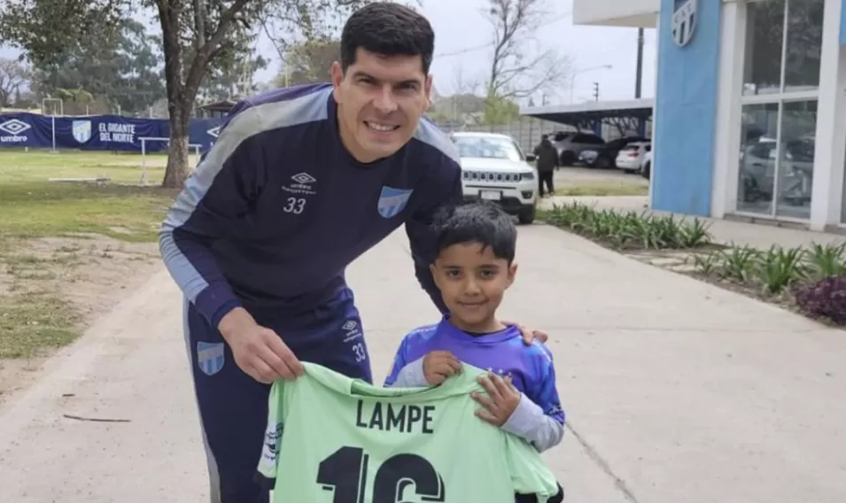 El saludo de cumpleaños de Carlos Lampe a un futbolista que “cumple años el mismo día que ‘Lali’ Espósito”