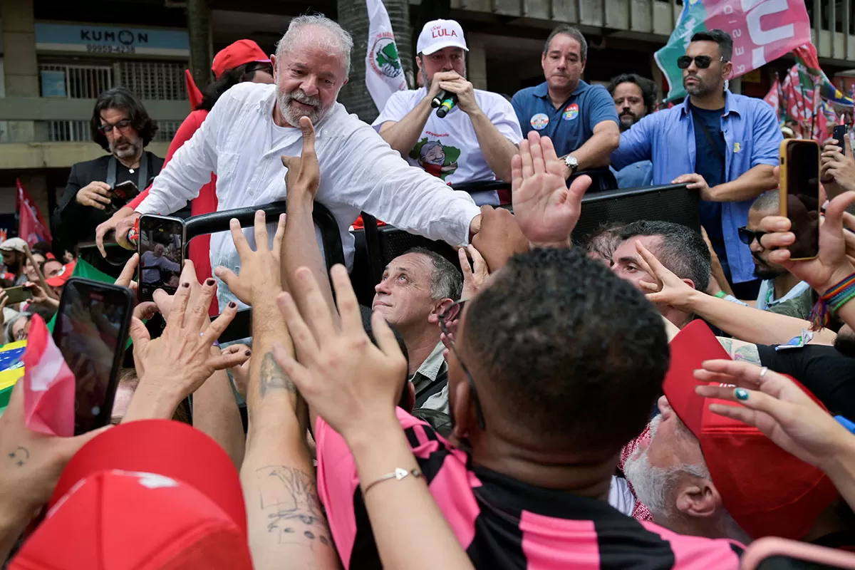 EN PLENO PROSELITISMO. Lula sigue adelante en las encuestas.