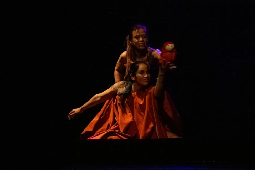 FUERZA DE LA MUJER. Cintia Alfonso y Silvana Castro le dan continuidad a la rica historia de la danza teatro de La Rioja en “Infinitas en fases”  