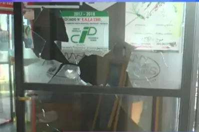 Sorprenden a un menor robando una caja registradora