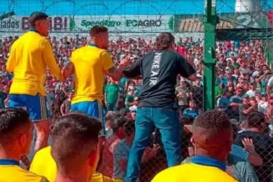 Partido entre Sarmiento y Boca: hubo Incidentes entre hinchas en la tribuna