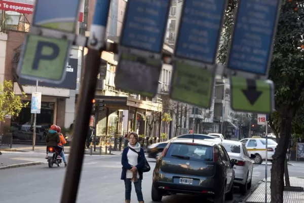 En medio del paro de UTA, aparecieron los autos Uber y las mototaxis