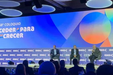 Coloquio IDEA: “El país es maltratado por una espiral de crisis”