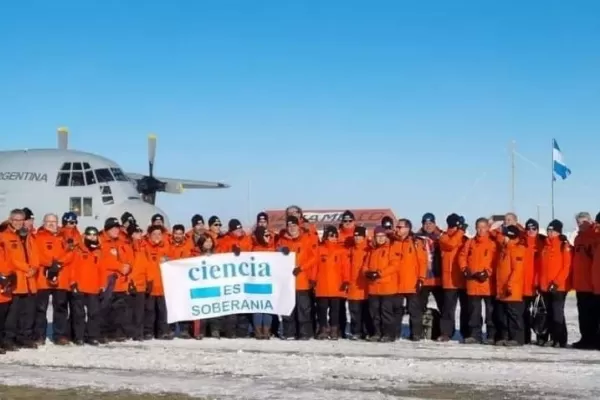 Viaje protocolar relámpago: visita fugaz a la Antártida