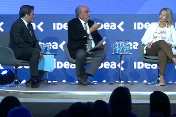 Coloquio de IDEA: cruces entre un ex funcionario macrista y un miembro del gabinete de Massa por la situación del país