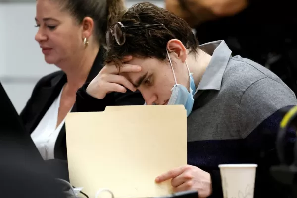 EEUU: pidieron prisión perpetua para el autor de la masacre de Parkland