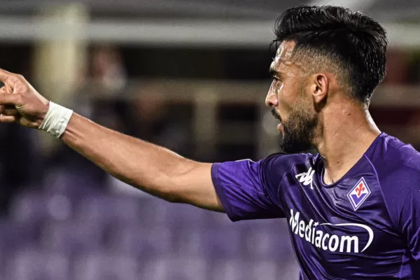 Fiorentina goleó a Hearts con dos goles de Nico González