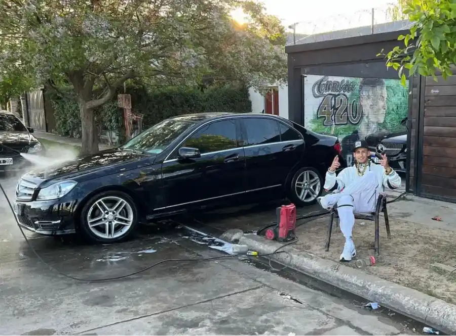 La sorprendente lista de autos alta gama que tiene L-Gante: suman más de U$S 800.000