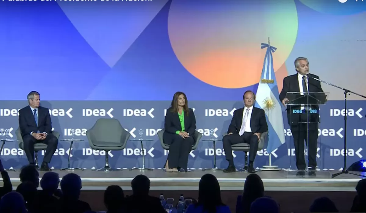 DISCURSO. El presidente, Alberto Fernández, agitó la política ante los empresarios en el cierre del coloquio de IDEA.