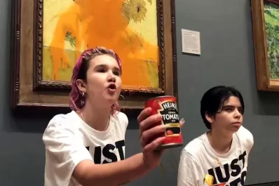Continúan los ataques contra el arte para visibilizar la denuncia del cambio climático
