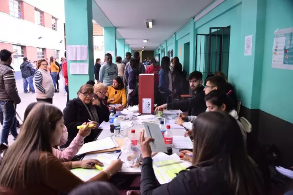 Ahora se analiza que las elecciones sean el 14 de mayo