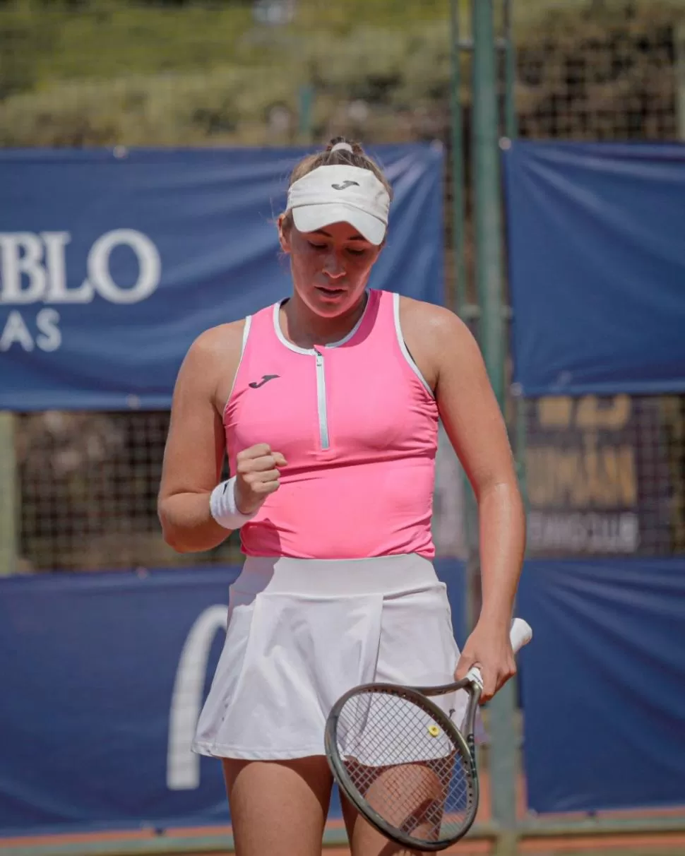 CARÁCTER. Solana Sierra remontó un duro partido en tres sets con Ani Vangelova.  
