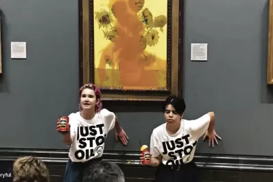 Las atacantes del Van Gogh están libres bajo fianza