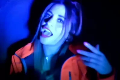 Creen que una mamá se robó la plata de las remeras de egresados de un jardín para grabar un video de cumbia