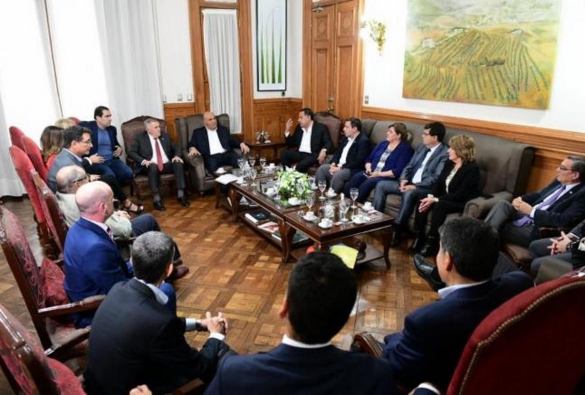 Jaldo y Manzur dirigieron una reunión con funcionarios y parlamentarios. FOTO COMUNICACIÓN PÚBLICA