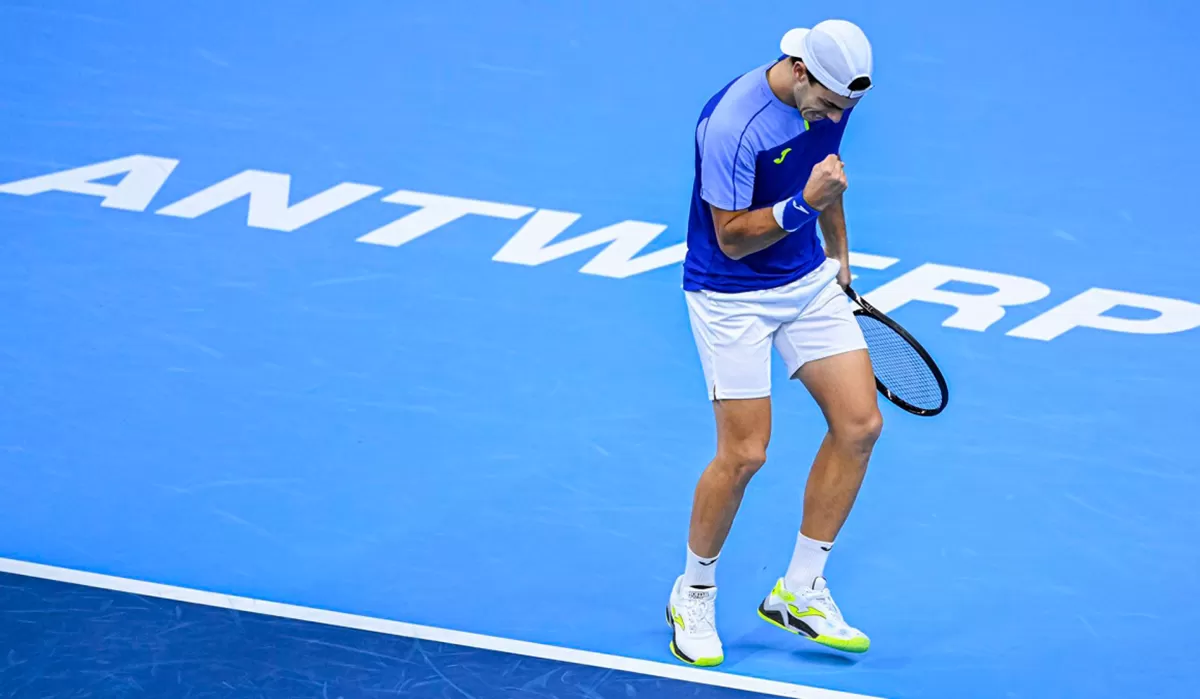 BUEN ESTRENO. El tenista argentino Francisco Cerúndolo debutó con éxito en el ATP 250 de Amberes.