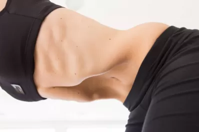 ¿Puedo tener unos abdominales duros tan sólo respirando? Esto dicen los especialistas