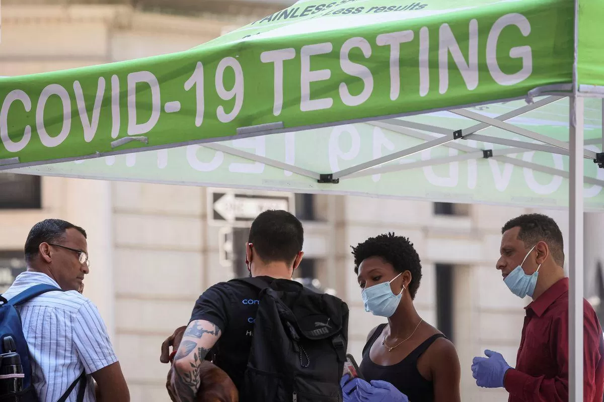 COVID-19. La OMS advirtió que el virus sigue siendo una emergencia sanitaria internacional. Foto de Reuters / Ilustrativa.